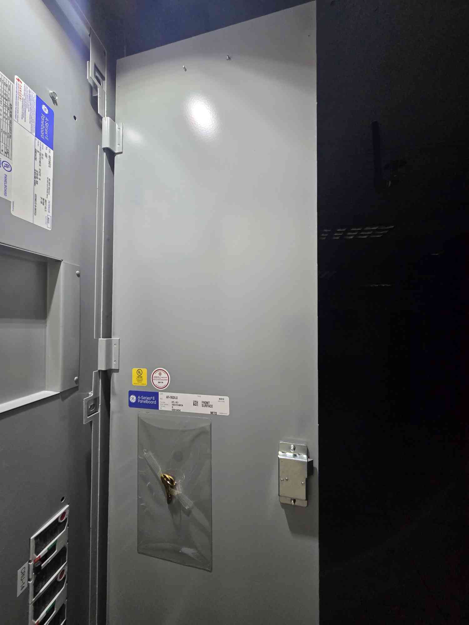 400 Amp. General Electric A-Series-II, Panelboard, 480/277 Volts, 5 Breakers & Main - Image 9