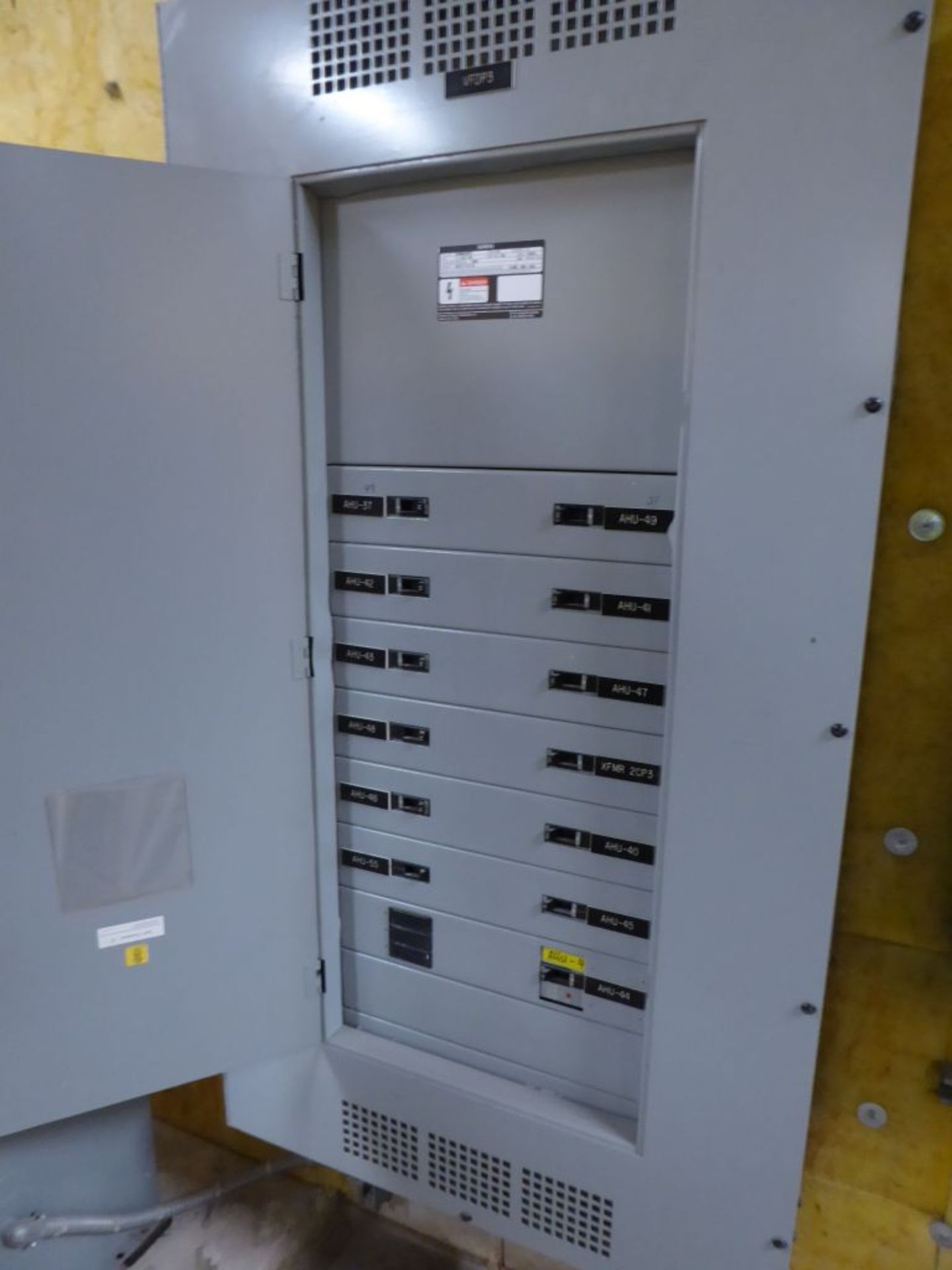 400 Amp. Siemens #S4, Panelboard, 480Y/277 Volts, w/ 13 Circuit Breakers, 3PH - Image 1