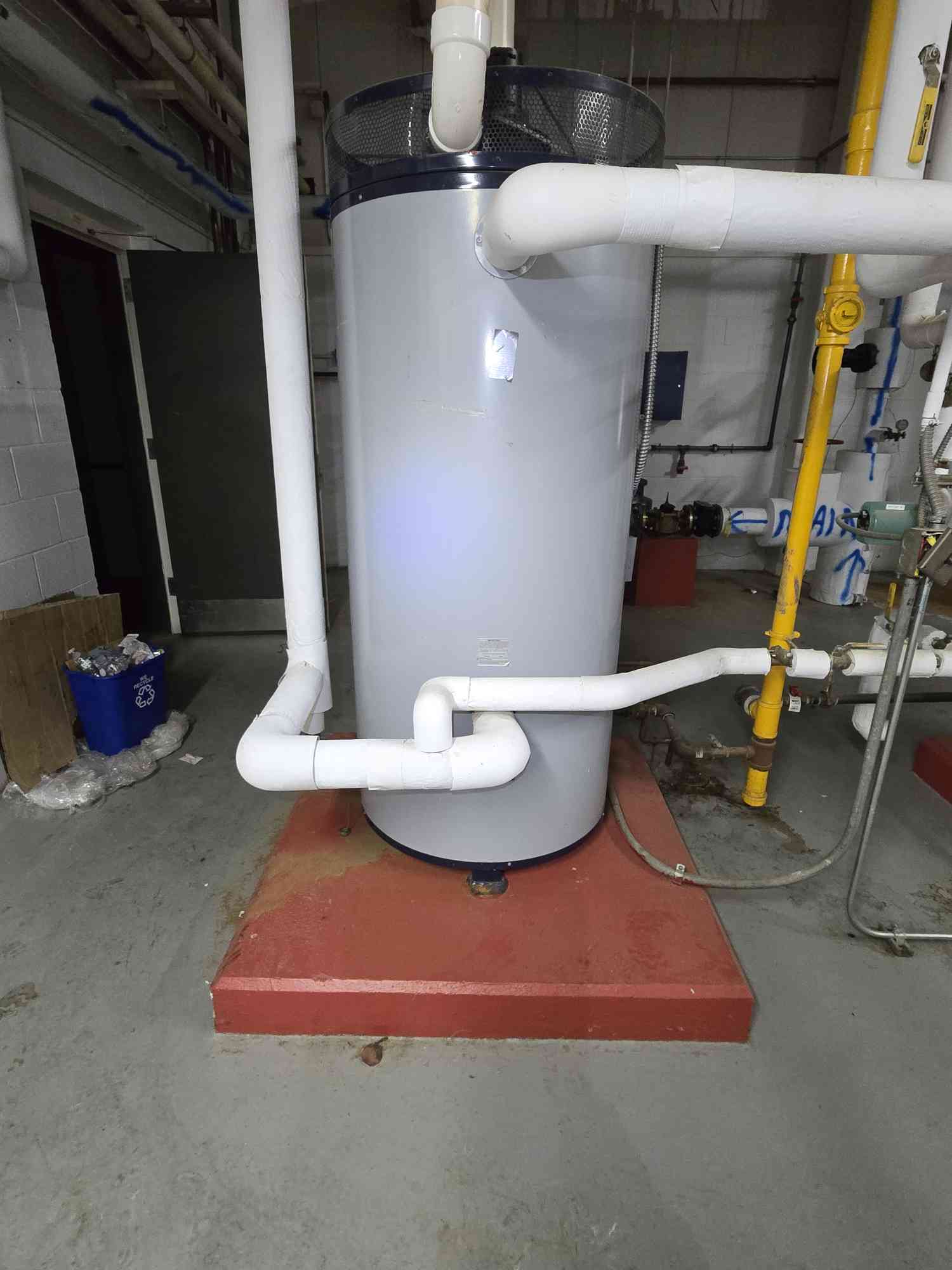 State Sandblaster Force #SDV100199NESHW, Commercial Water Heater, Nat Gas, 100 Gal, 2003 - Image 1