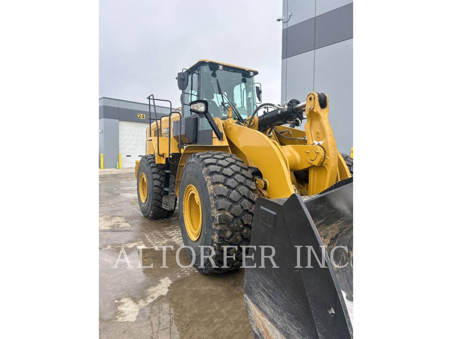 Cat 966-01GC, Wheel Loader, 1565 hours, S/N: SG701735, 2025 - Image 2
