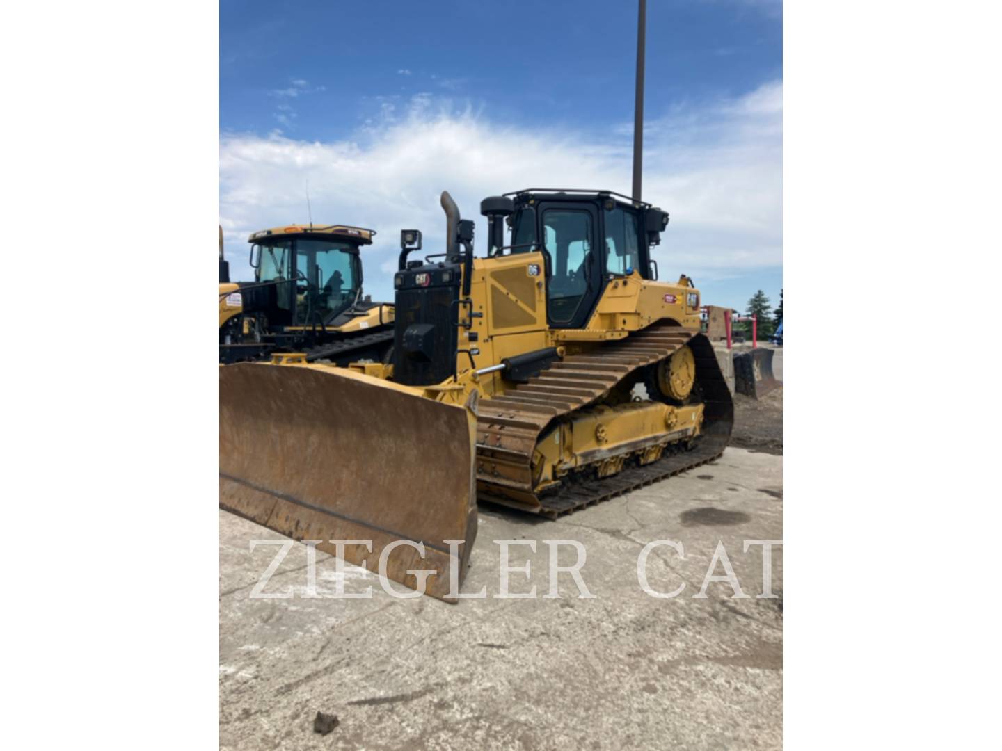 Caterpillar D6LGP, Crawler Dozer, 4433 hours, S/N: KTW01047, 2022 - Image 1