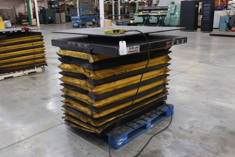 2500 lb. Autoquip, hydraulic lift table, hand Control, 11"-47" height - Image 5