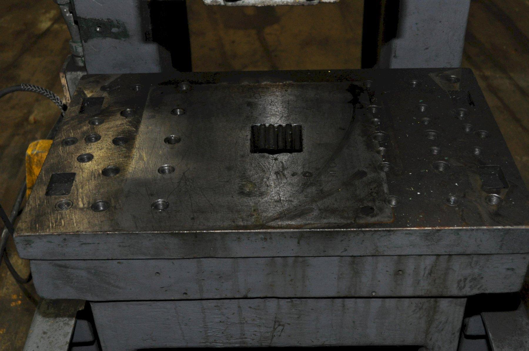 40 Ton, Rousselle #4, OBI press, 3" stroke, 12" Shut Height, 3.5"ram adj., 105 SPM, 26" x16"bed, air clutch & - Image 3