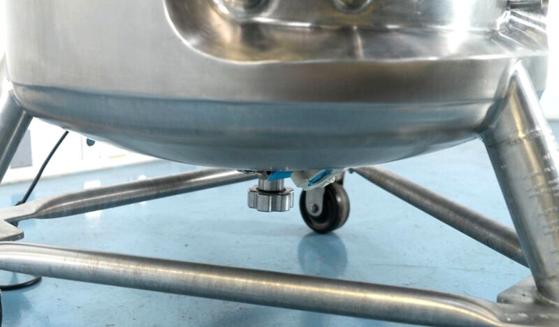 65 gallon DCI, Stainless Steel sanitary jacketed reactor, 45/FV @ 400°F shell, 125 psi, mounted on wheels - Image 4