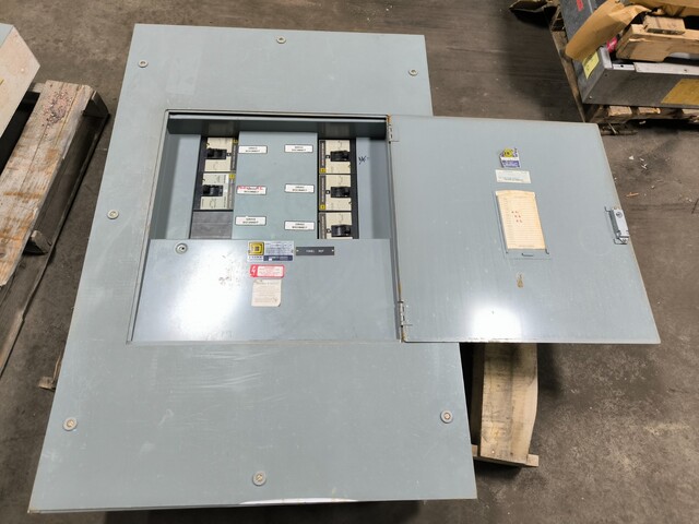 300 Amp. Square D 93635-302, HCM I-Line Panelboard, 120/208 VAC, 3PH, 4W, 18 Space - Image 1