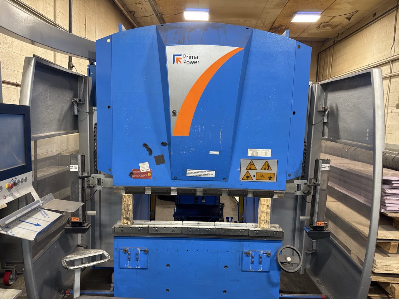 28 Ton, Adira Prima Power #P-0212, Hydraulic Press Brake, 4' overall, 4 HP, 8" stroke, 2012 - Image 1