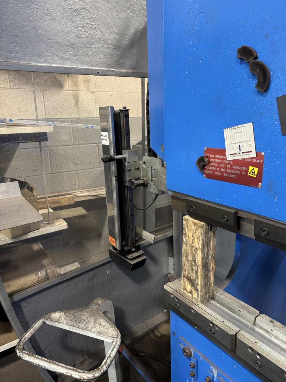 28 Ton, Adira Prima Power #P-0212, Hydraulic Press Brake, 4' overall, 4 HP, 8" stroke, 2012 - Image 3