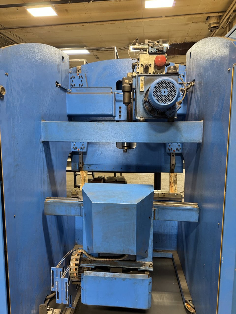 28 Ton, Adira Prima Power #P-0212, Hydraulic Press Brake, 4' overall, 4 HP, 8" stroke, 2012 - Image 4