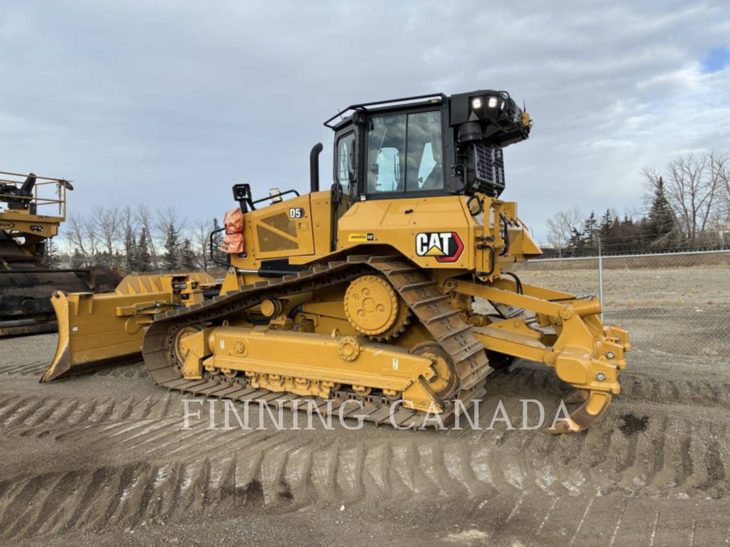 Caterpillar D5-17, Crawler Dozer, 900 hours, S/N: KML01378, 2024 - Image 4