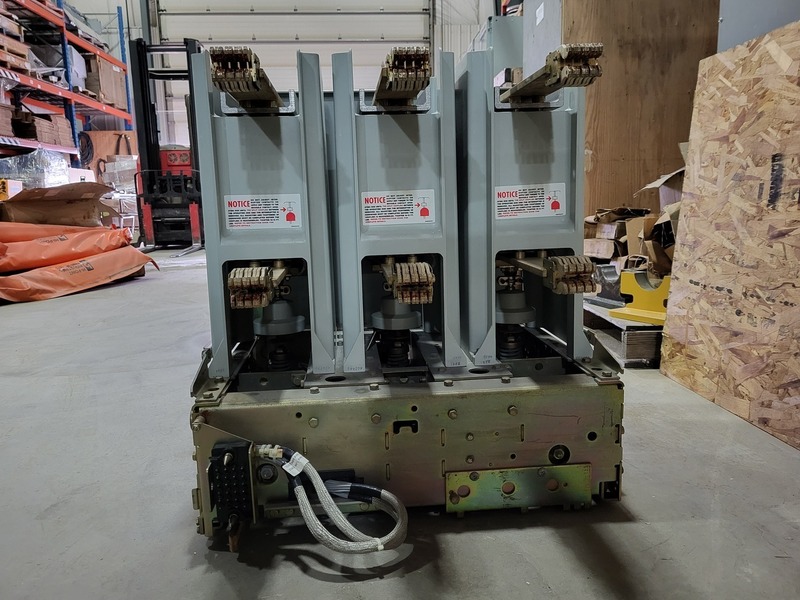 1200 Amps, General Electric, 120 volt draw-out power/vacuum, 3P, 2007 - Image 5