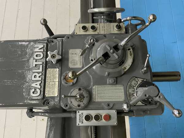 4' -9" Carlton #0A, radial arm drill, 53" x 31" base area, power elevation, coolant, box table, 5 HP - Image 3