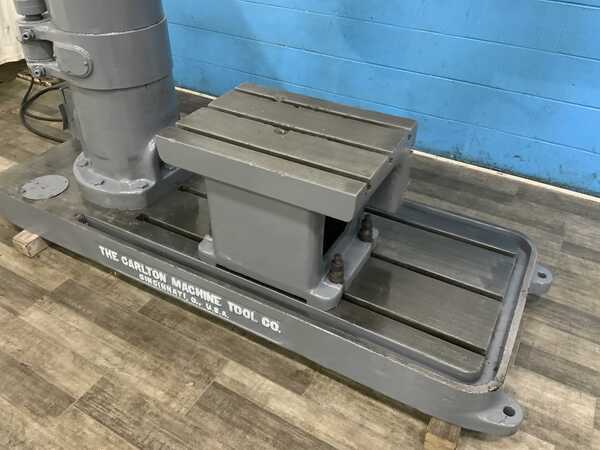 4' -9" Carlton #0A, radial arm drill, 53" x 31" base area, power elevation, coolant, box table, 5 HP - Image 5