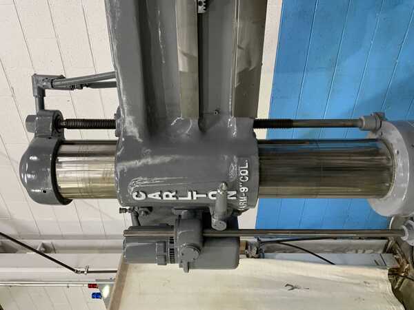 4' -9" Carlton #0A, radial arm drill, 53" x 31" base area, power elevation, coolant, box table, 5 HP - Image 6