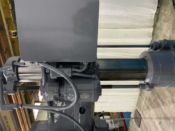 4' -9" Carlton #0A, radial arm drill, 53" x 31" base area, power elevation, coolant, box table, 5 HP - Image 8