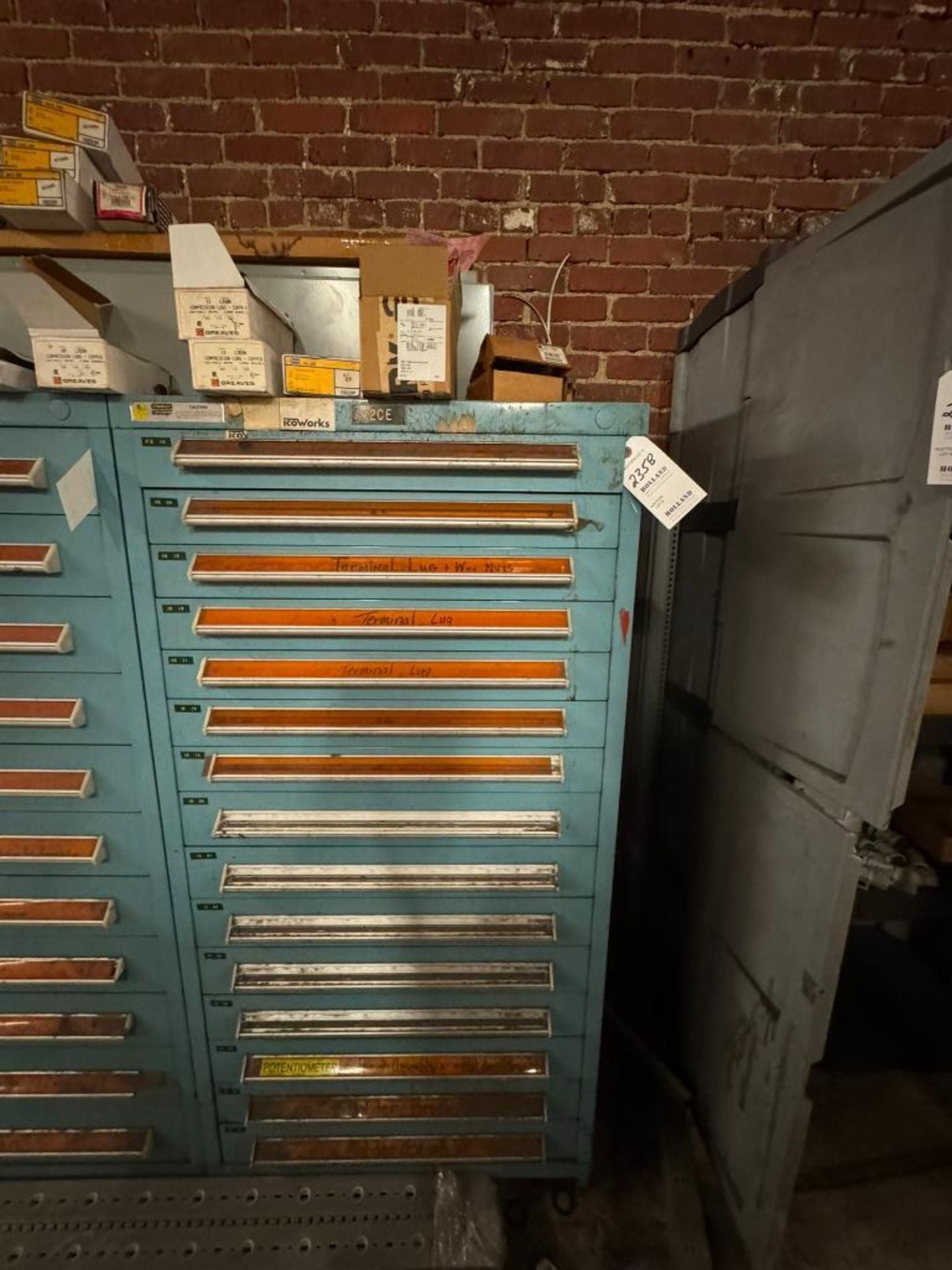 15 Drawer Vidmar, Tool Cabinet w/ Deviders - Image 1