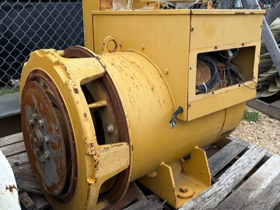 450 kW, 1800 RPM, Caterpillar LC6124D Generator, 12 Lead, Single Bearing - Image 1