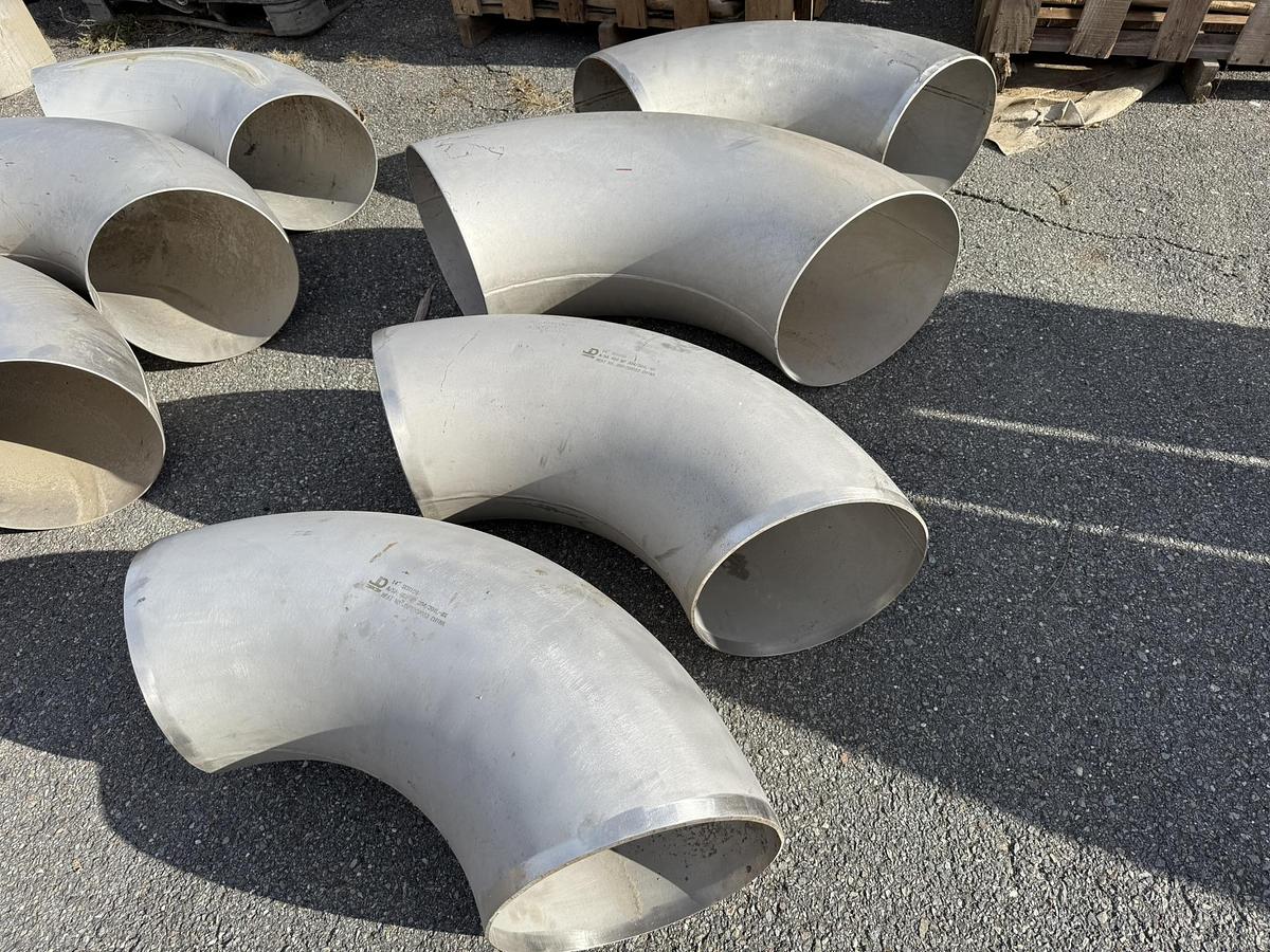 lot of large industrial pipe fittings & pipe junct - Image 2