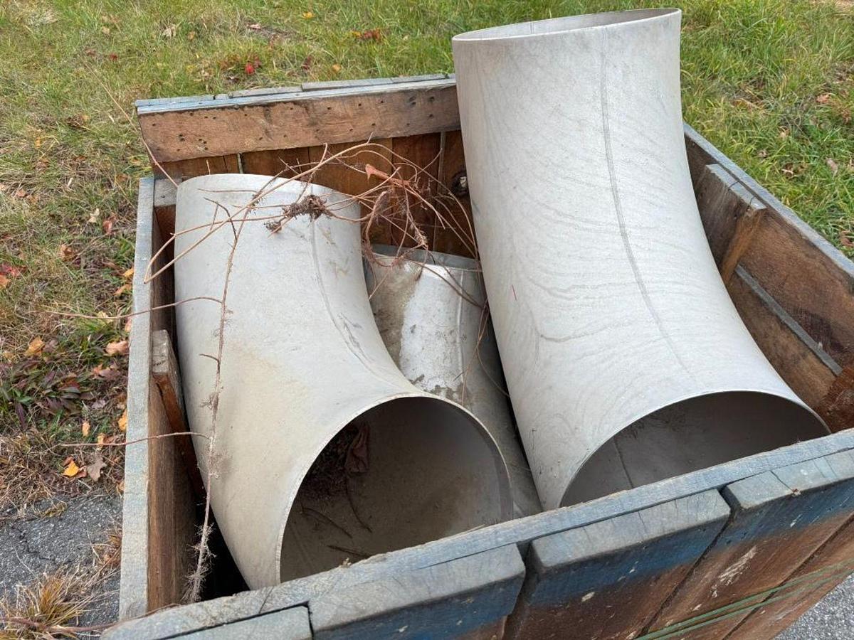 lot of large industrial pipe fittings & pipe junct - Image 9
