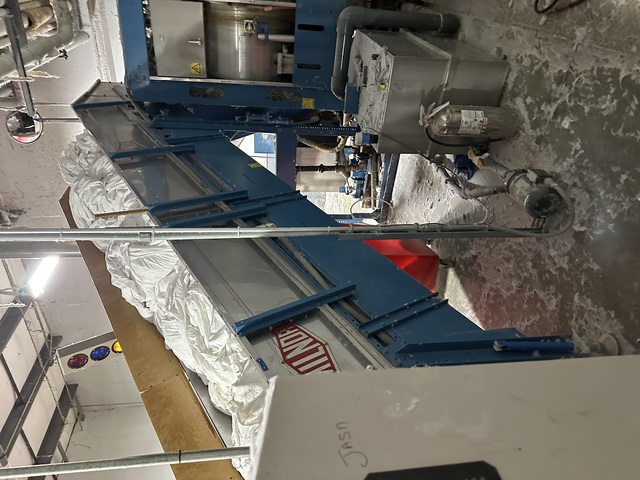 Milnor #CONWA306, Minor Loading/Weighing Conveyor, 6-Pockets, 110 lb. capacity, 480 V, 1998 - Image 1