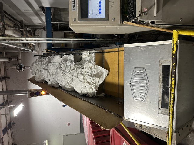 Milnor #CONWA306, Minor Loading/Weighing Conveyor, 6-Pockets, 110 lb. capacity, 480 V, 1998 - Image 2