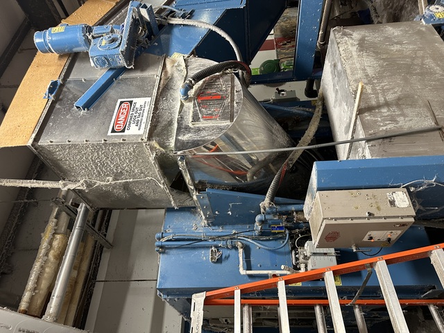 Milnor #CONWA306, Minor Loading/Weighing Conveyor, 6-Pockets, 110 lb. capacity, 480 V, 1998 - Image 3