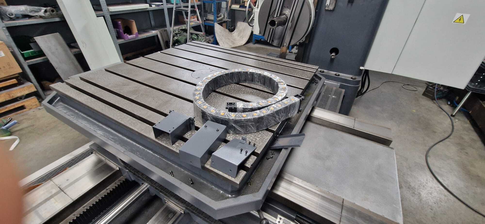 4" Tos Varnsdorf #W100A, Table Type Horizontal Boring Mill, 63" X, 44" Y, 49" Z, 49.2" x 49.2" table, 15 HP - Image 6