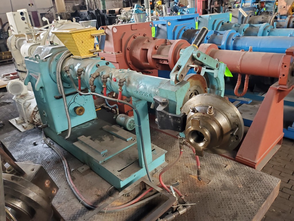 3.5" NFM, Cold Feed Rubber Extruder, 16:1 L/D, power feed roll - Image 4