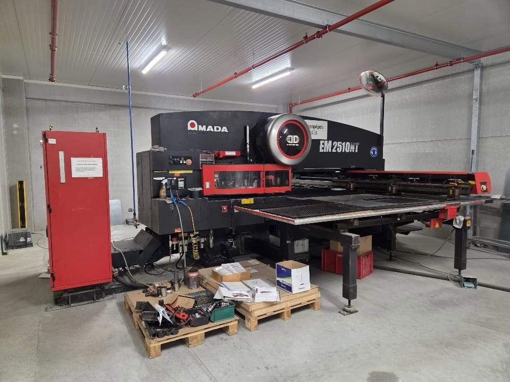 22 Ton, Amada #EM2510NT, CNC Turret Punch, 45 station, 50" x 100" trvls, 800 SPM, tooling, 2005 - Image 1
