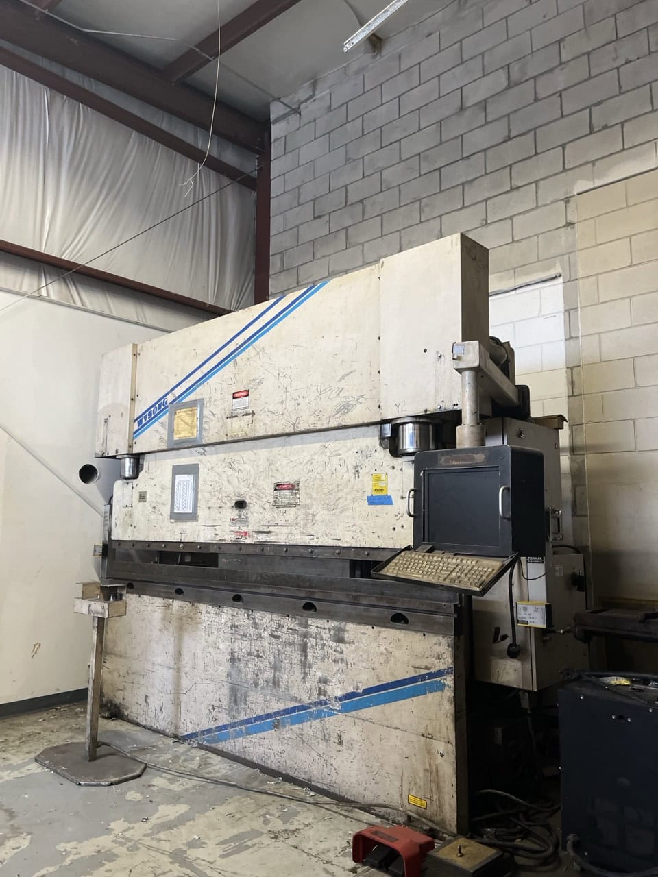100 Ton, Wysong #PH-100-120, CNC Hydraulic Press Brake, 10' overall, 102" between housing, 8" stroke, 10 HP - Image 2