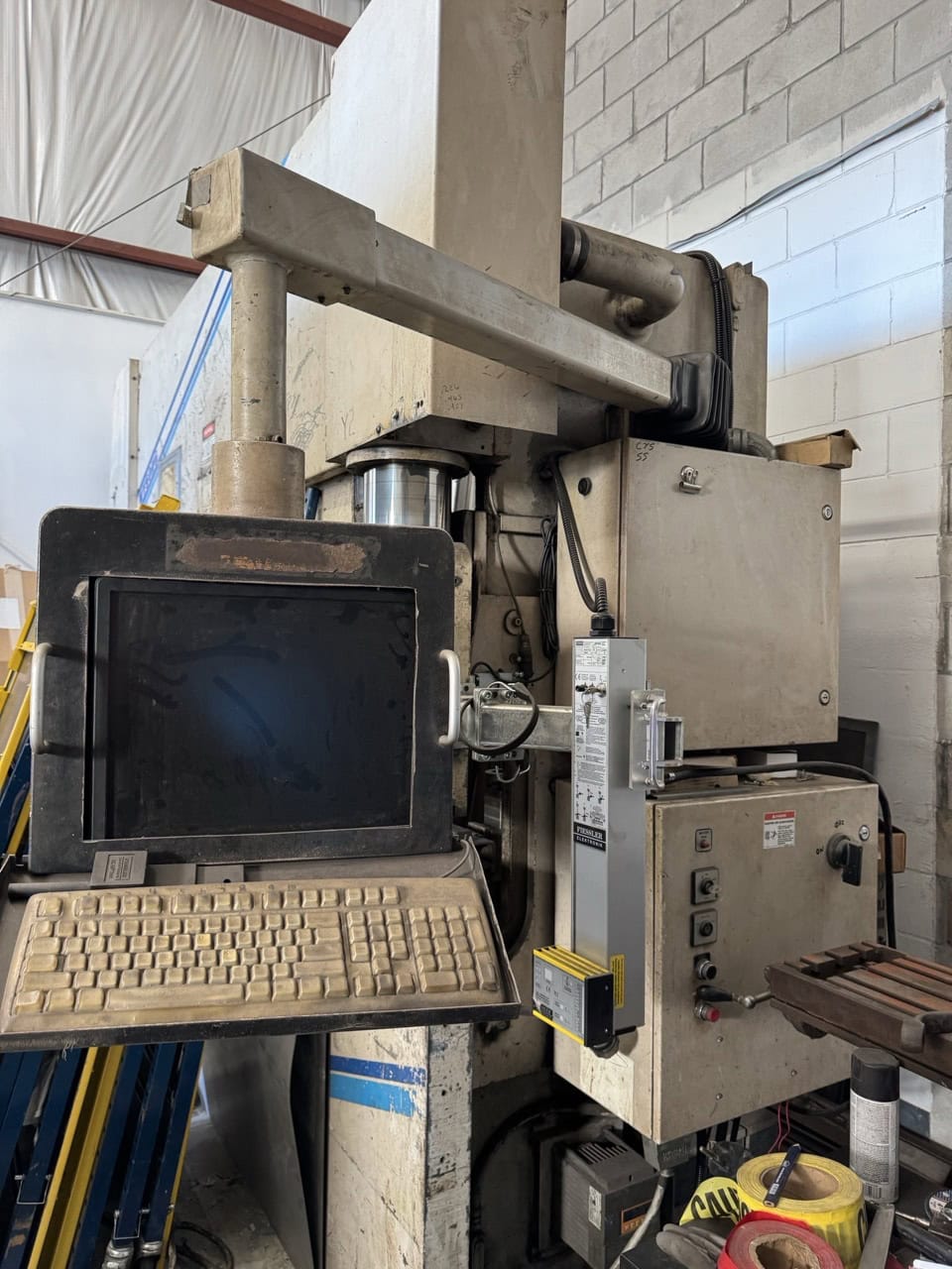 100 Ton, Wysong #PH-100-120, CNC Hydraulic Press Brake, 10' overall, 102" between housing, 8" stroke, 10 HP - Image 4