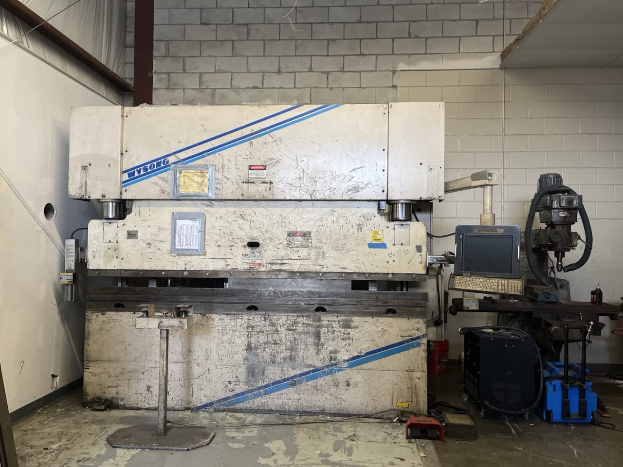 100 Ton, Wysong #PH-100-120, CNC Hydraulic Press Brake, 10' overall, 102" between housing, 8" stroke, 10 HP - Image 8