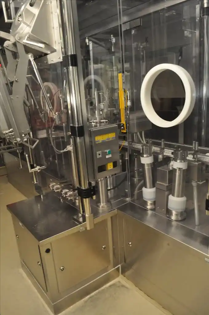 TL Systems #8920, filling machine, 35 viles/hr. liquid processing capacity, LYO 25 vials/hr., 1995 - Image 7