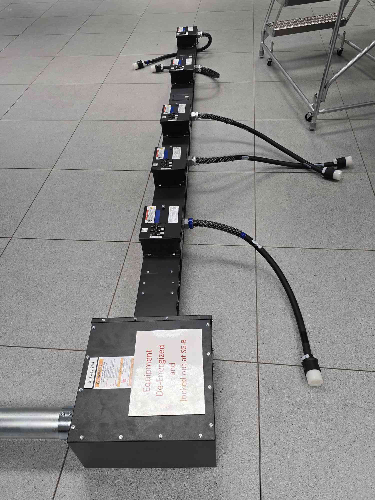 Siemens #XJ-L, Bus plug, XE400-SPEC, w/ Tap box, 2011 (32 available) - Image 1