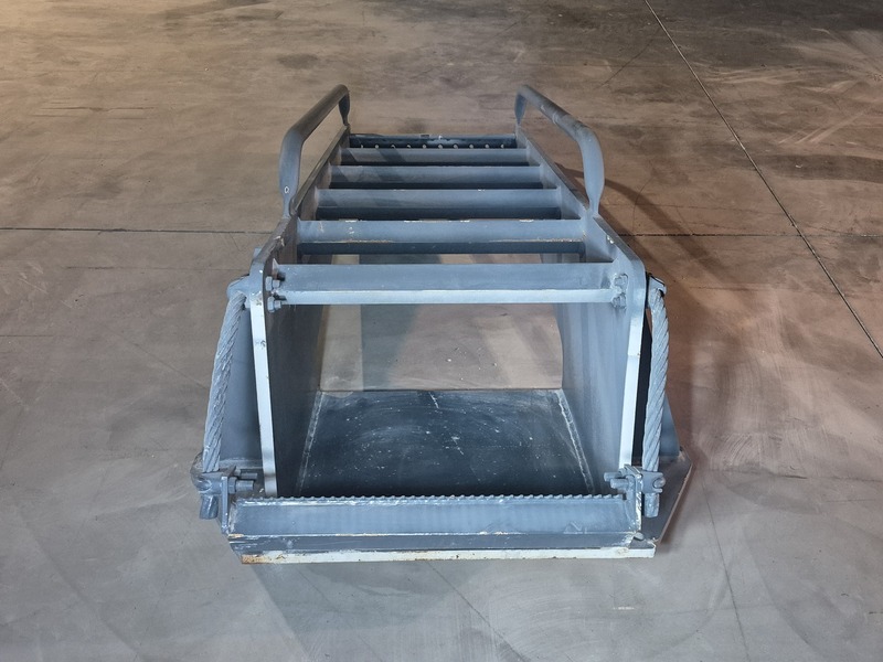 6' x 2' wide industrial steel access ladder w/ han - Image 7