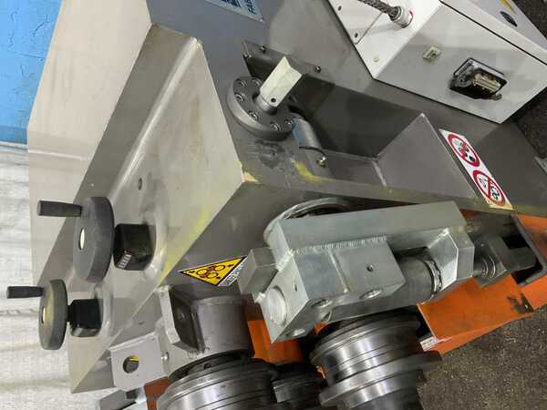 Comac #304HV, hydraulic angle rolls, leg-in/leg-out guides, 5 HP, 17 FPM, 2011 - Image 6