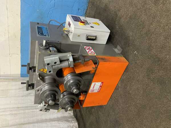 Comac #304HV, hydraulic angle rolls, leg-in/leg-out guides, 5 HP, 17 FPM, 2011 - Image 10