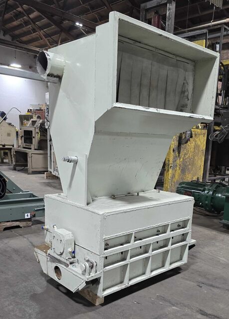 HDEPT #DY-1000, hammermill, mounted on stand with feed hopper, 100 HP, belt driven, 240 V. - Image 1