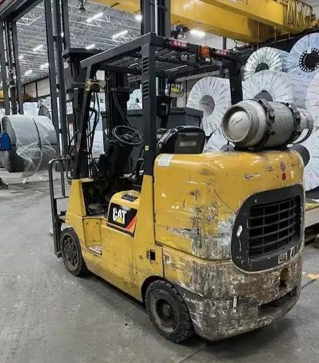 10000 lb. Caterpillar #GC45KSWB, heavy duty industrial forklift, LPG, 140" lift height, 10&deg; mast tilt - Image 2