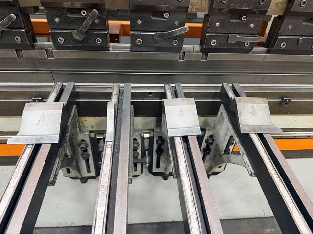 176 Ton, Ermaksan #CNC-SAP-12X176, cnc press brake, 12' overall, 7" stroke, 128" between housing, 20 HP, 4 - Image 5
