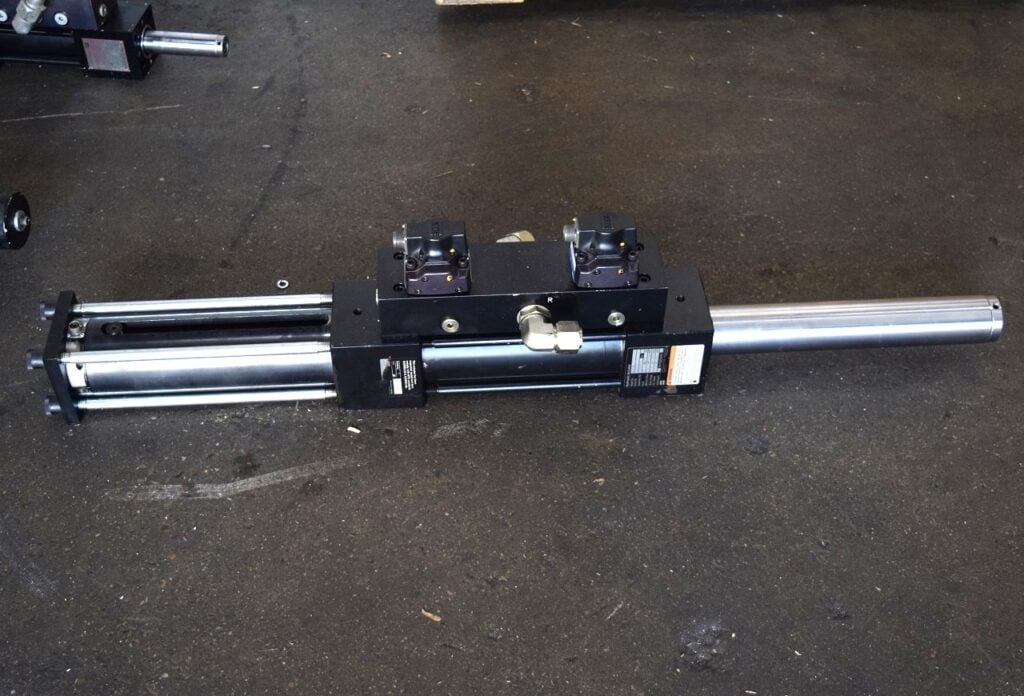 MTS #224.21, 11 KIP (50kN) hydrauic actuator, 10" dynamic stroke, 10.8" static stroke - Image 1