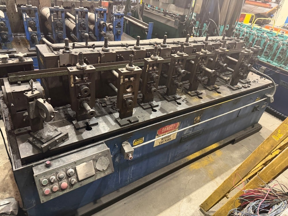 8 Stand, Dahlstrom #400-8-OB, 1.5" Arbors, 4"-7" Range, 8" Roll Space, 13" hz centers, 0-50 fpm - Image 1
