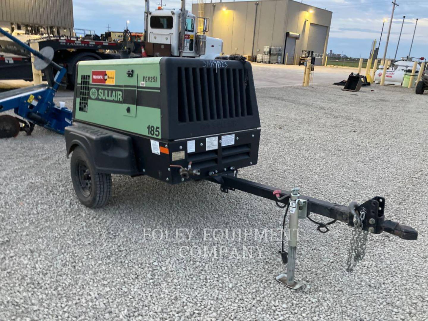 185 cfm, 100 psi, Sullair #185DPQ, mobile air compressor, Cat TF4 engine, 680 hours, 2023 - Image 2