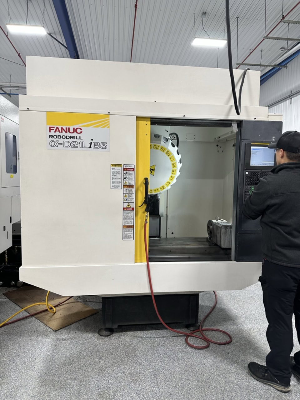 Fanuc #Robodrill-a-D21LiB5, CNC vertical machining center, 19.7" X, 15.7" Y, 13" Z, 10000 RPM, 15 HP, 21 - Image 1