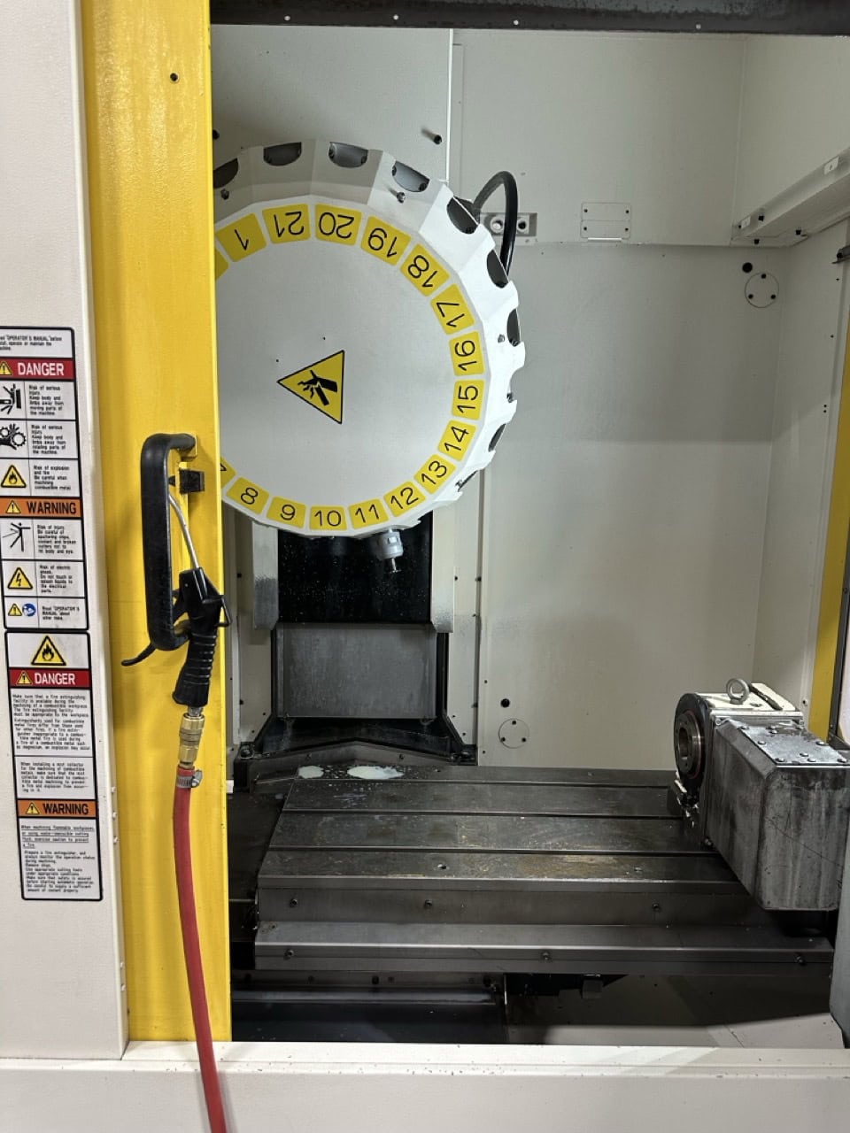 Fanuc #Robodrill-a-D21LiB5, CNC vertical machining center, 19.7" X, 15.7" Y, 13" Z, 10000 RPM, 15 HP, 21 - Image 2