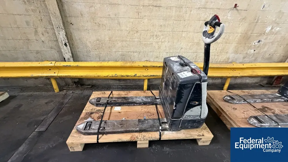 4500 lb. Crown #E, Pallet Runner, #WP3035-45 - Image 1