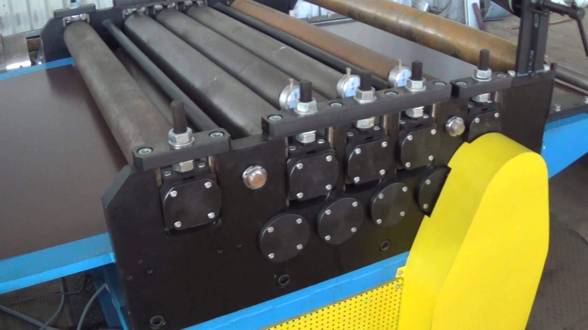 Macring, 7-roll coil straightener, 4" work roll diameter, 48" x .135", vari-speed, 2023 - Image 5