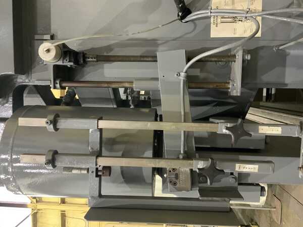 240 Ton, Betenbender #10-240T, hydraulic press brake, 10' overall, 102" between housing, 6" stroke, 30 HP - Image 4