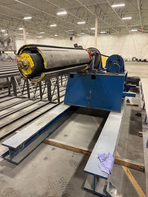 20000 lb. McKay, uncoiler, 22" ID, 84" outside dimensions, 67" width, 4 leaf mandrel, powered - Image 1
