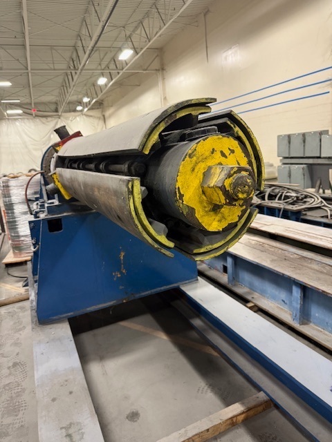 20000 lb. McKay, uncoiler, 22" ID, 84" outside dimensions, 67" width, 4 leaf mandrel, powered - Image 3