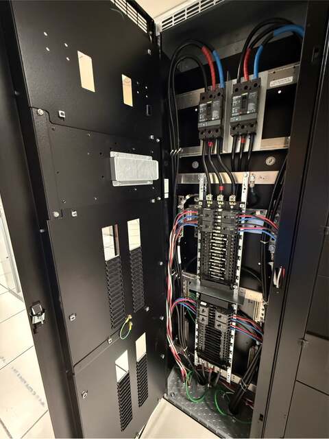 PDI, PDU, 225A Main Breaker Square D (2), 60A Square D breakers (8 available) Slim - Image 2